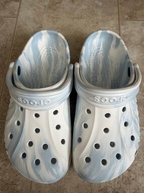 CROCS Marbled Light Blue and White Clog